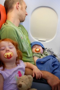 viajar com bebés em avião 