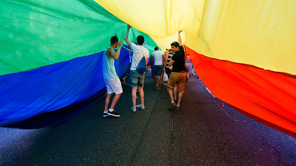 bandeira do orgulho gay em Madrid