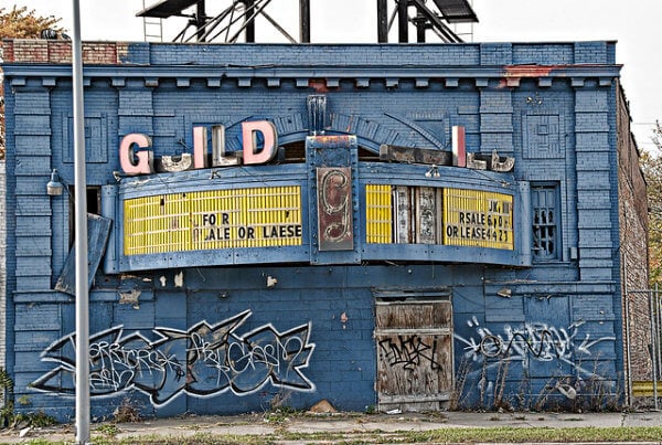 cinema abandonado em detroit