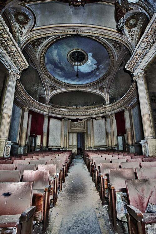 teatro barroco abandonado