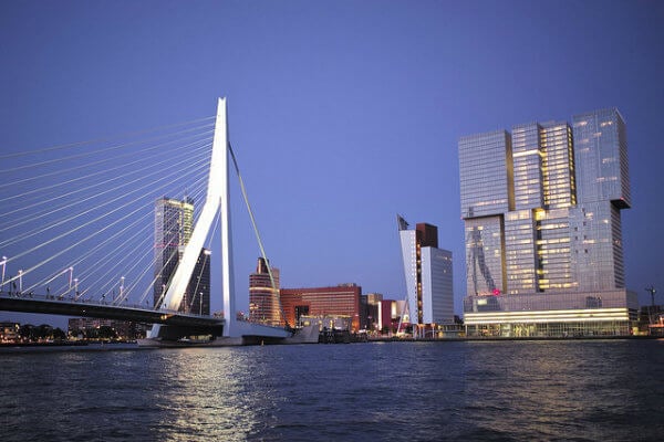 Rotterdam dalla riva