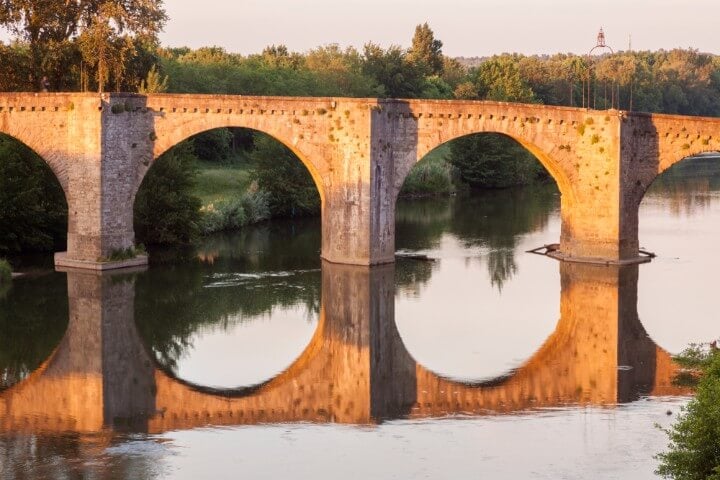 Antiguo puente de Carcasona, sobre el río Aude